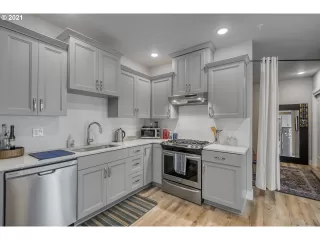 Photo #3: 21211362 Listing