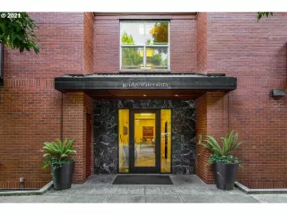 Photo #2: 21211448 Listing