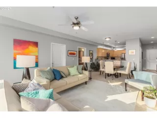Photo #6: 21211448 Listing