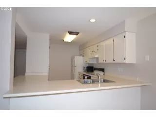 Photo #5: 21211519 Listing