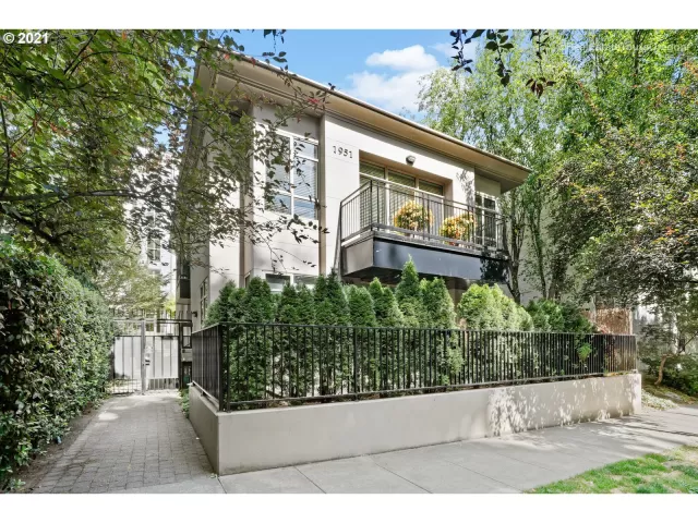 MLS: 21211922 Condo For Sale