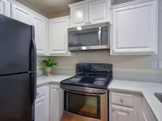 Photo #3: 21211996 Listing