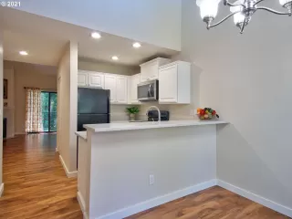 Photo #4: 21211996 Listing