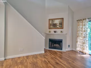 Photo #5: 21211996 Listing