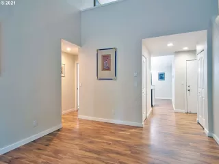 Photo #6: 21211996 Listing