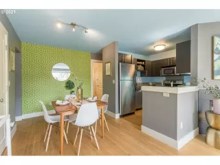 Photo #3: 21212173 Listing