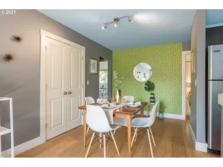 Photo #4: 21212173 Listing