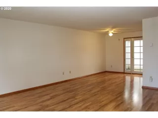 Photo #4: 21212521 Listing