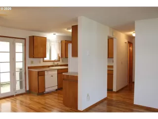 Photo #6: 21212521 Listing