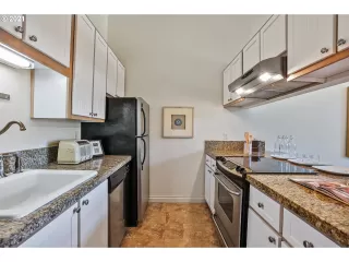 Photo #5: 21214754 Listing