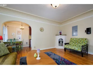 Photo #5: 21215559 Listing 