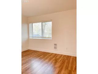 Photo #3: 21216044 Listing