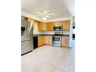 Photo #6: 21216044 Listing