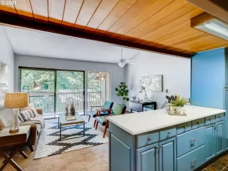 Photo #4: 21216917 Listing