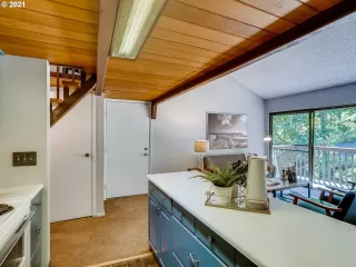 Photo #5: 21216917 Listing