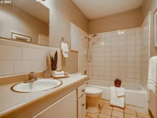 Photo #6: 21216917 Listing