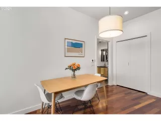 Photo #4: 21219093 Listing