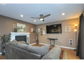 Photo #2: 21219796 Listing