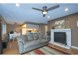 Photo #3: 21219796 Listing