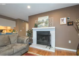 Photo #4: 21219796 Listing