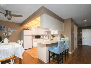 Photo #5: 21219796 Listing