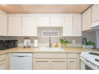 Photo #6: 21219796 Listing