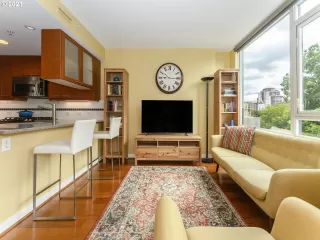 Photo #4: 21220818 Listing