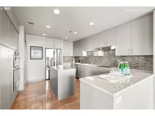 Photo #5: 21220883 Listing