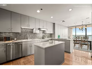 Photo #6: 21220883 Listing