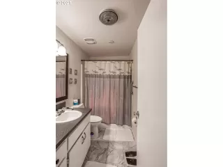 Photo #4: 21221306 Listing