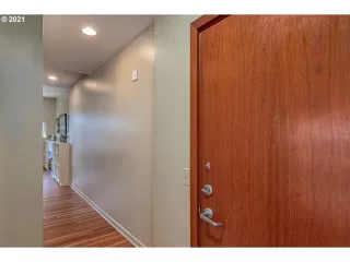 Photo #3: 21221636 Listing