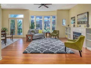 Photo #4: 21221636 Listing