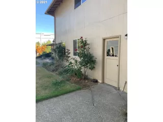 Photo #5: 21222175 Listing