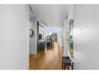 Photo #3: 21222978 Listing