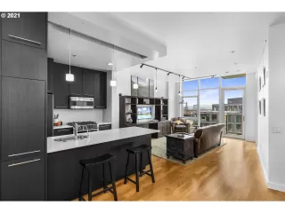 Photo #4: 21222978 Listing