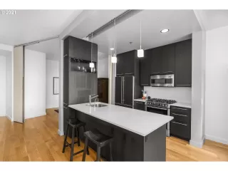 Photo #5: 21222978 Listing