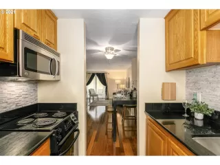 Photo #6: 21223167 Listing