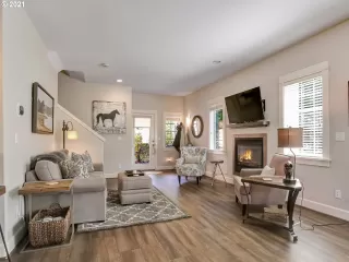 Photo #3: 21223915 Listing