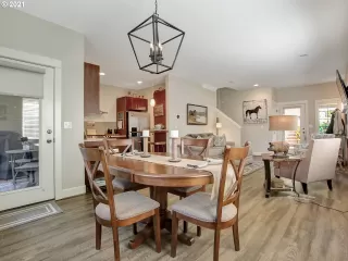 Photo #6: 21223915 Listing