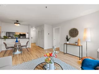 Photo #3: 21224094 Listing