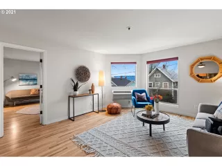 Photo #4: 21224094 Listing