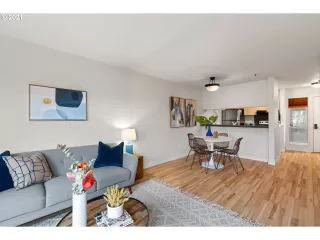 Photo #5: 21224094 Listing