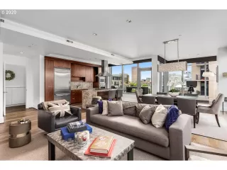 Photo #3: 21224629 Listing