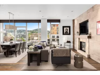 Photo #4: 21224629 Listing