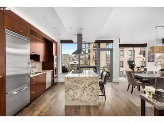 Photo #5: 21224629 Listing