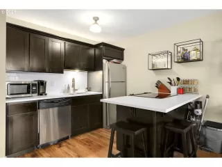 Photo #5: 21225288 Listing