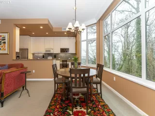 Photo #5: 21225391 Listing