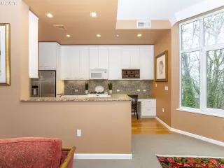 Photo #6: 21225391 Listing