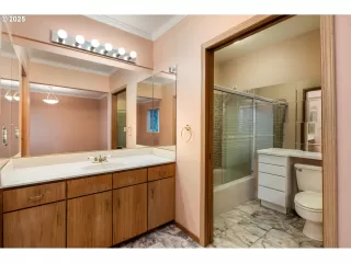 Photo #4: 212254291 Listing