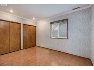 Photo #5: 212254291 Listing